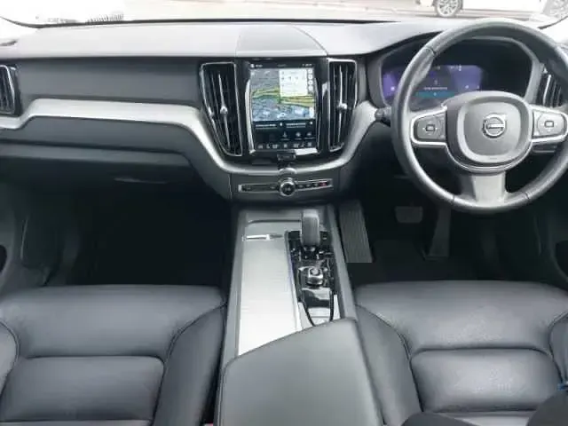 Used Volvo XC60 Core 250 HP (183 kW) 2023 Black SUV