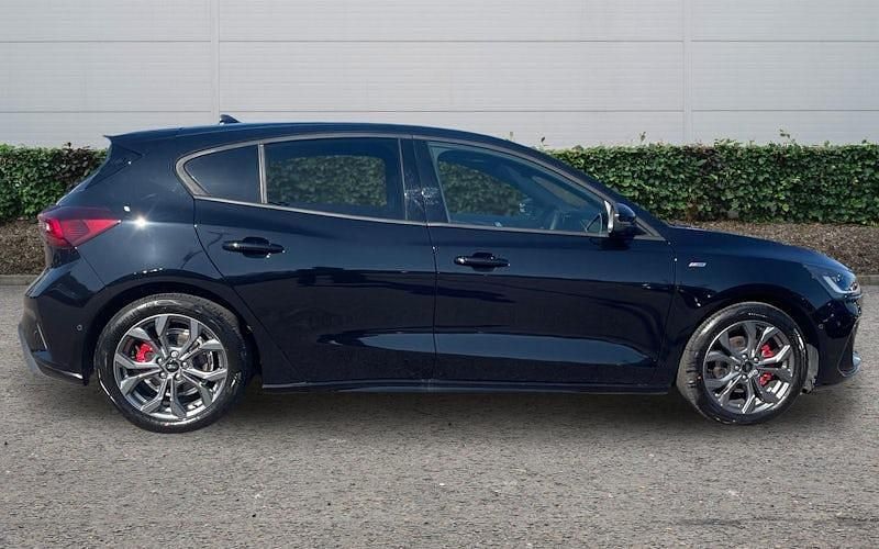 New Ford Focus ST-Line 125 HP (91 kW) 2025 Hatchback