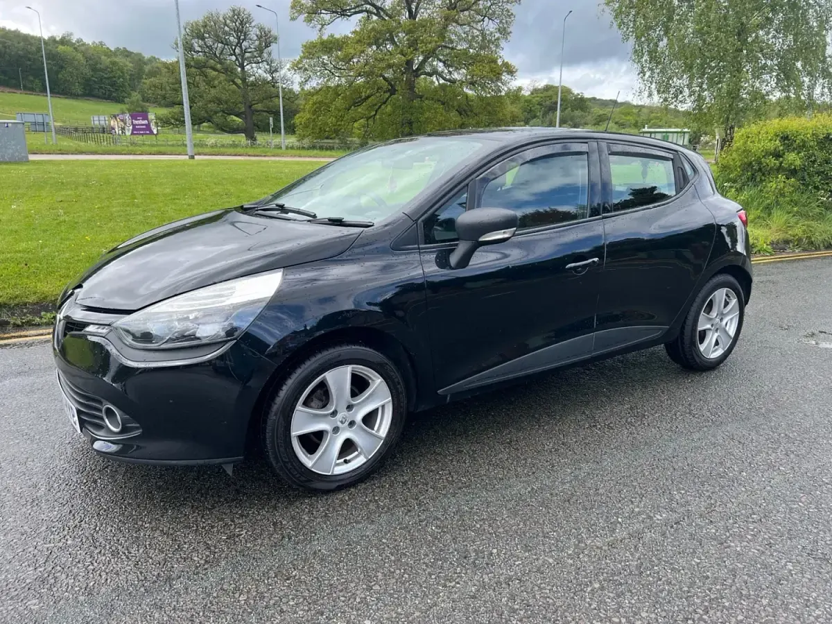 Begagnad Renault Clio IV Play 2016 Svart Halvkombi