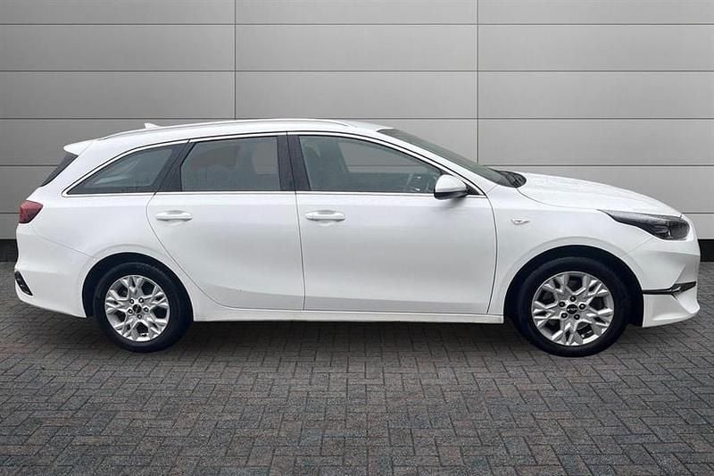 Used Kia Ceed 138 HP (101 kW) 2025 Fusion white Hatchback