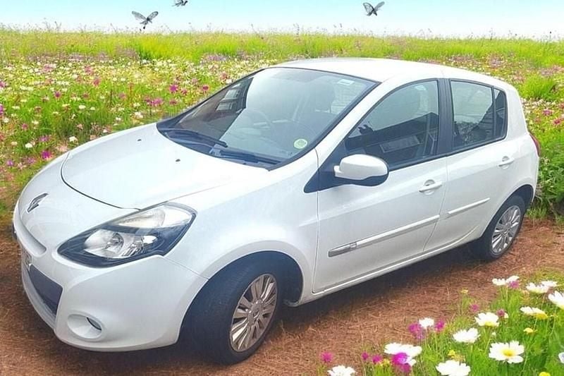 White Used 2012 Renault Clio IV Expression+ Hatchback | £1,795 (Super price) - Image 1/1