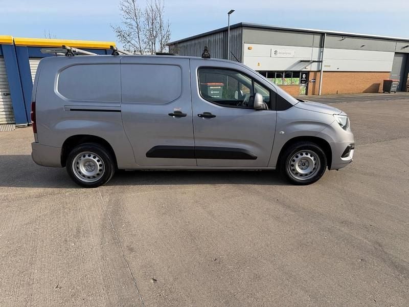 Second-hand Vauxhall Combo Sportive 100 CP (73 kW) 2019 Gri Monovolum