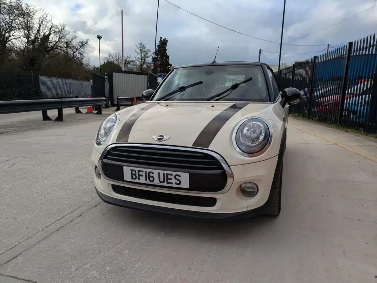 Begagnad Mini Cooper Cabriolet 2016 Vit Cab