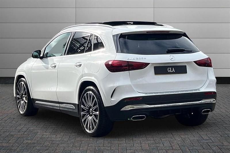 Used Mercedes GLA200 AMG Line Premium Plus 150 HP (110 kW) 2024 White SUV