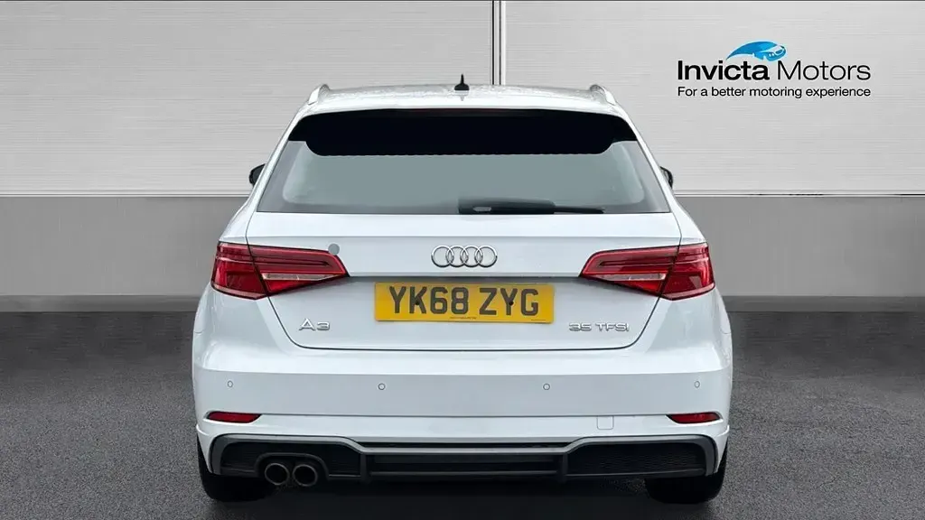 Begagnad Audi A3 S-Line 150 HK (110 kW) 2018 Vit Sedan