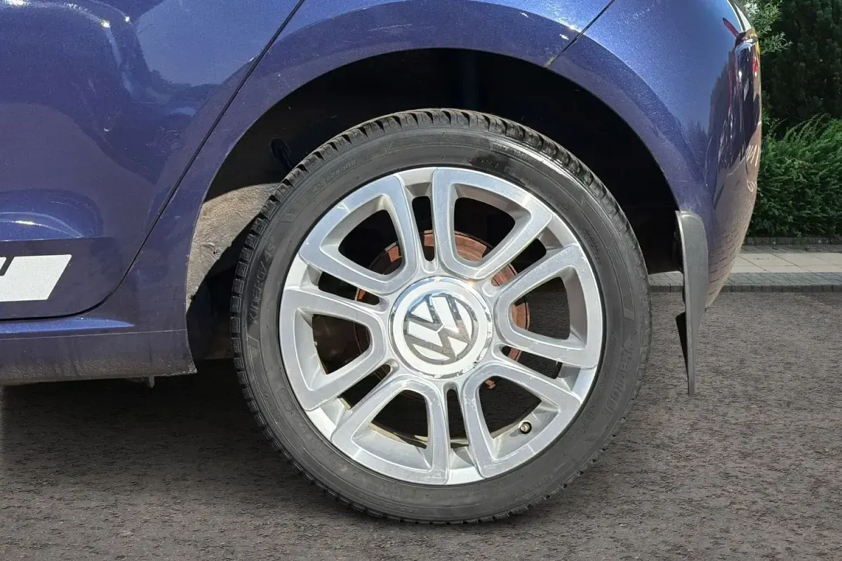 Begagnad VW up! CLUB 75 HK (55 kW) 2016 Blå Halvkombi