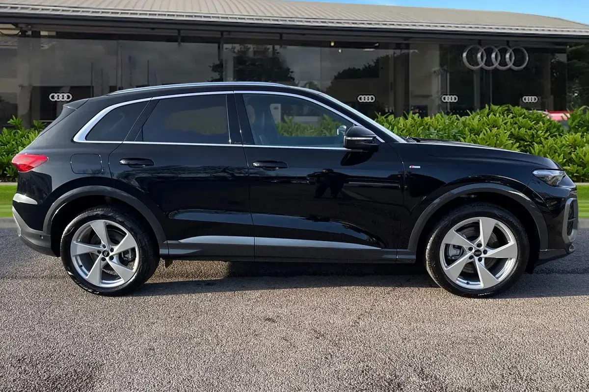 New Audi Q5 S-Line 204 HP (150 kW) 2026 Black SUV