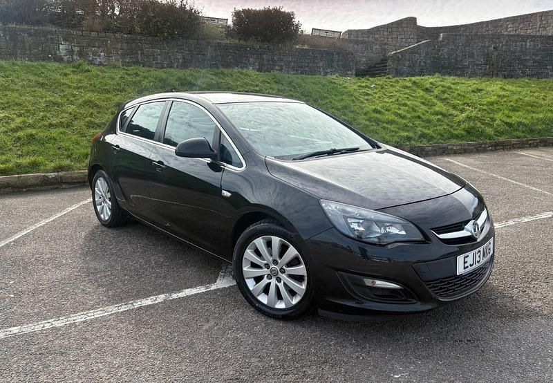 Used Vauxhall Astra S 110 HP (80 kW) 2013 Black Hatchback