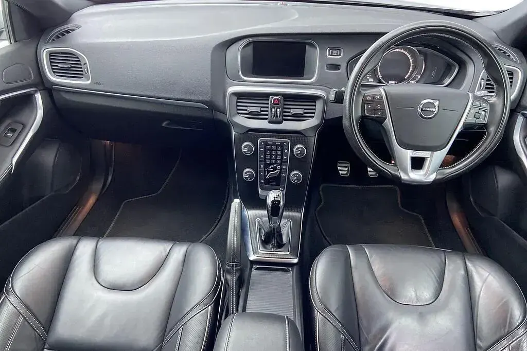 Used Volvo V40 R-Design 2019 Blue Hatchback