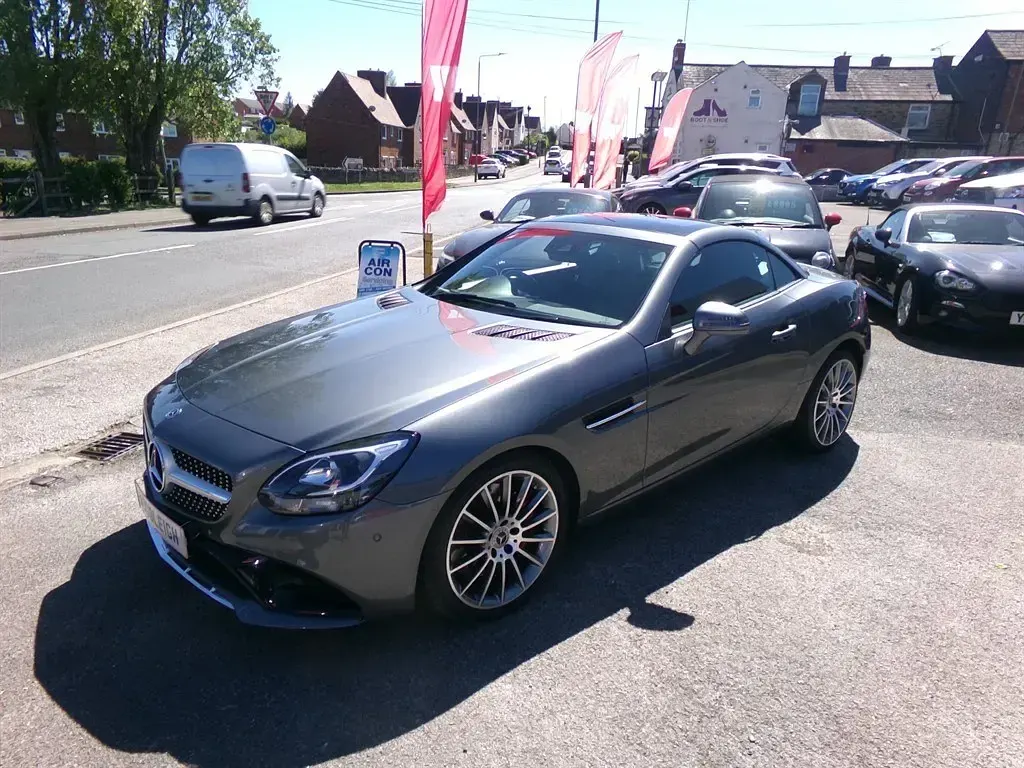 Usado Mercedes SLC300 AMG line 2019 Cinzento Cabrios