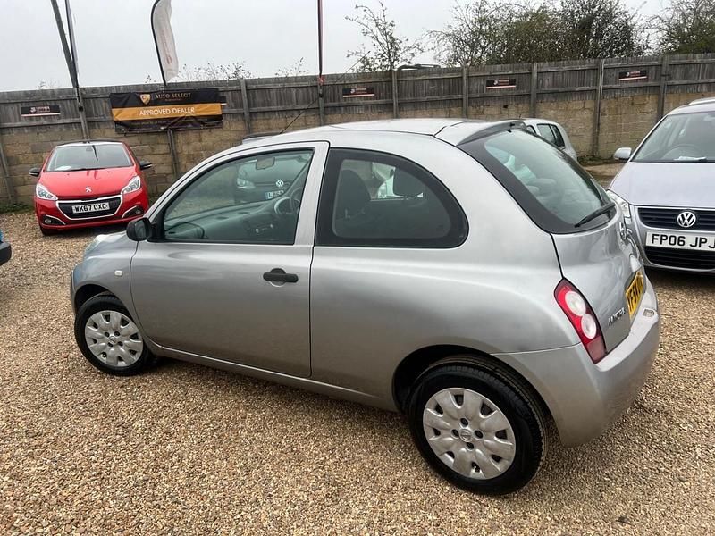 Begagnad Nissan Micra S 79 HK (58 kW) 2005 Silver Halvkombi