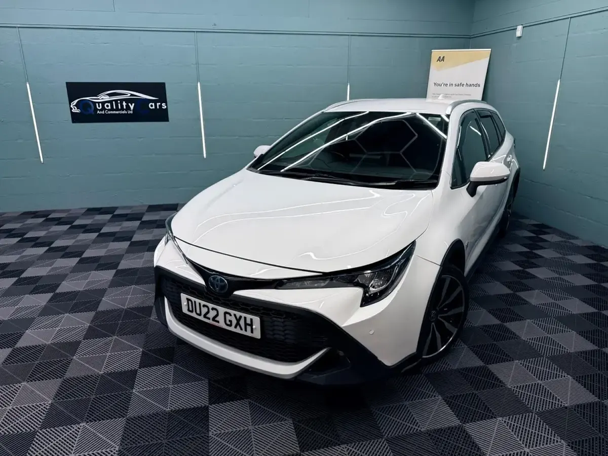 Used Toyota Corolla Edition 184 HP (135 kW) 2021 White Estate