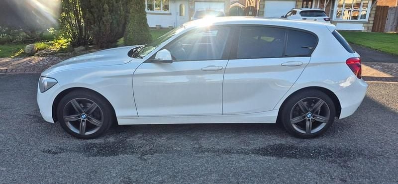 Begagnad BMW 114 Sport Line 2013 Vit Halvkombi