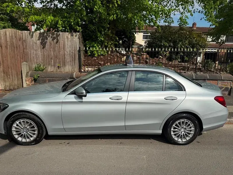 Usado Mercedes C220 SE 170 CV (125 kW) 2015 Plateado Berlina