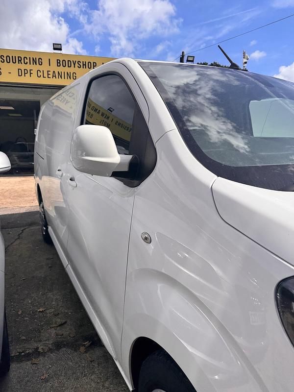Used Vauxhall Vivaro Sportive 2021 White MPV