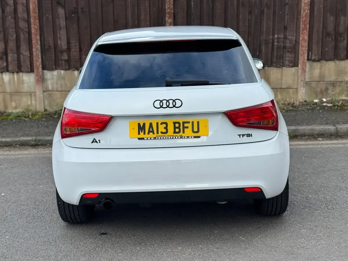 Used Audi A1 Comfort 86 HP (63 kW) 2013 White Hatchback