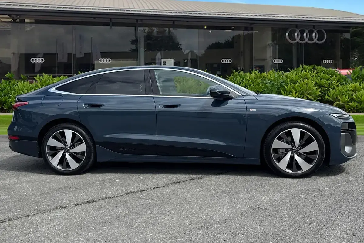 Used Audi A6 e-tron S-Line 269 kW (367 HP) 2025 Blue Hatchback