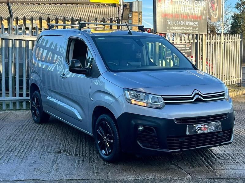 Used Citroën Berlingo 100 HP (73 kW) 2021 Grey MPV
