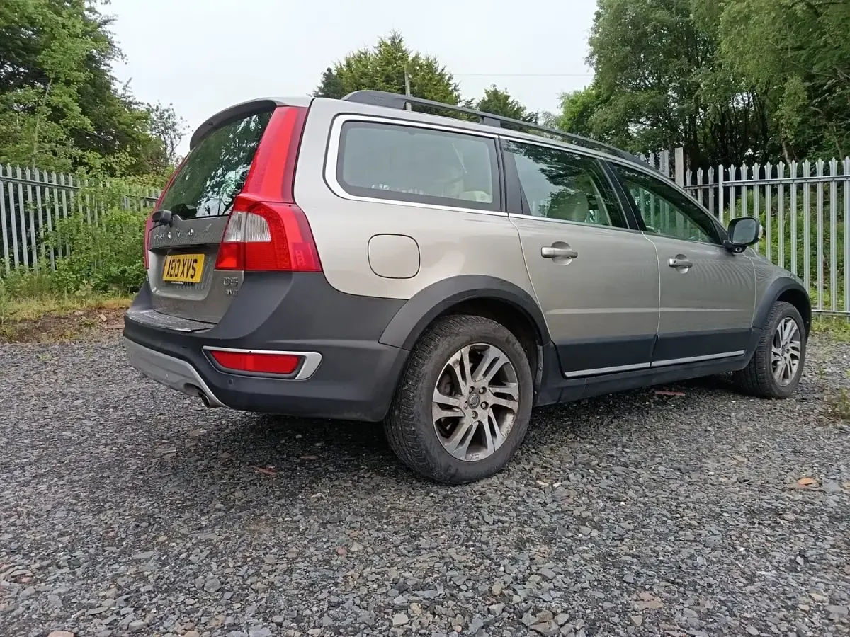 Used Volvo XC70 SE Lux 215 HP (158 kW) 2013 Gold Estate
