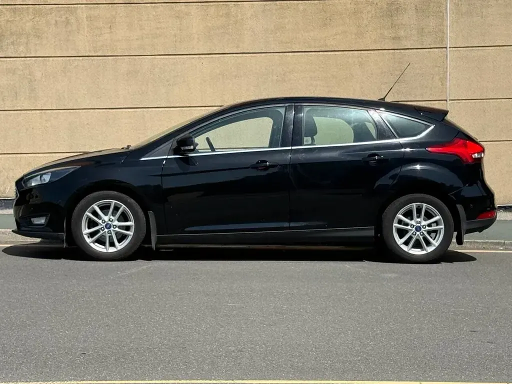 Used Ford Focus Zetec 125 HP (91 kW) 2016 Black Hatchback