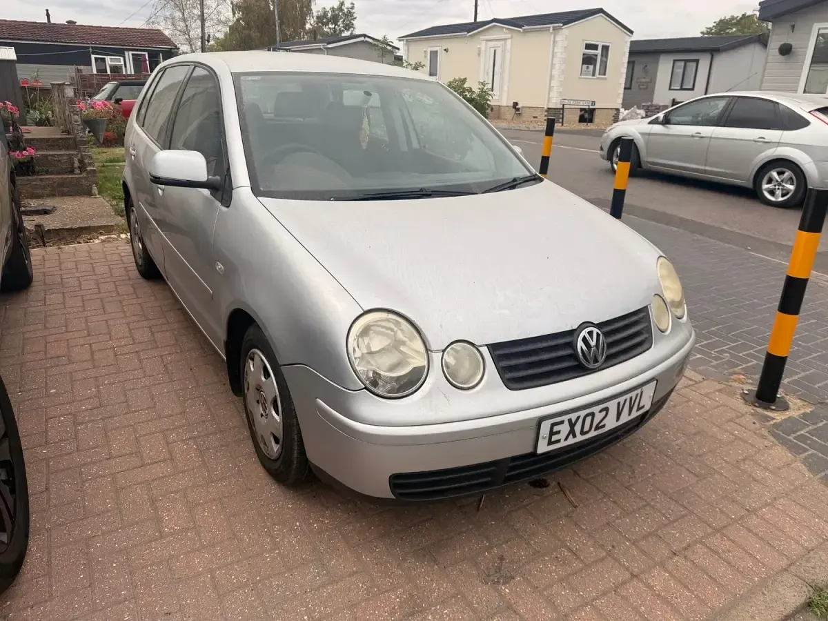 Used VW Polo S 75 HP (55 kW) 2002 Silver Hatchback