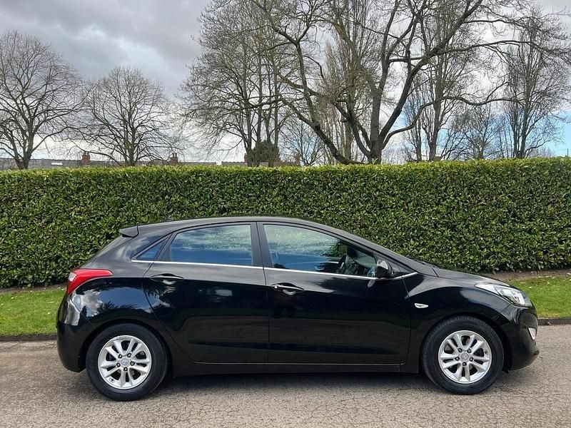 Used Hyundai i30 SE 110 HP (80 kW) 2015 Black Hatchback