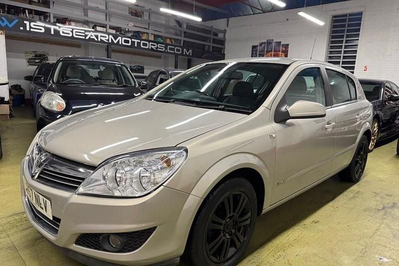 Beige Used 2007 Vauxhall Astra Design Edition Hatchback | £3,175 (Fair price) - Image 1/1