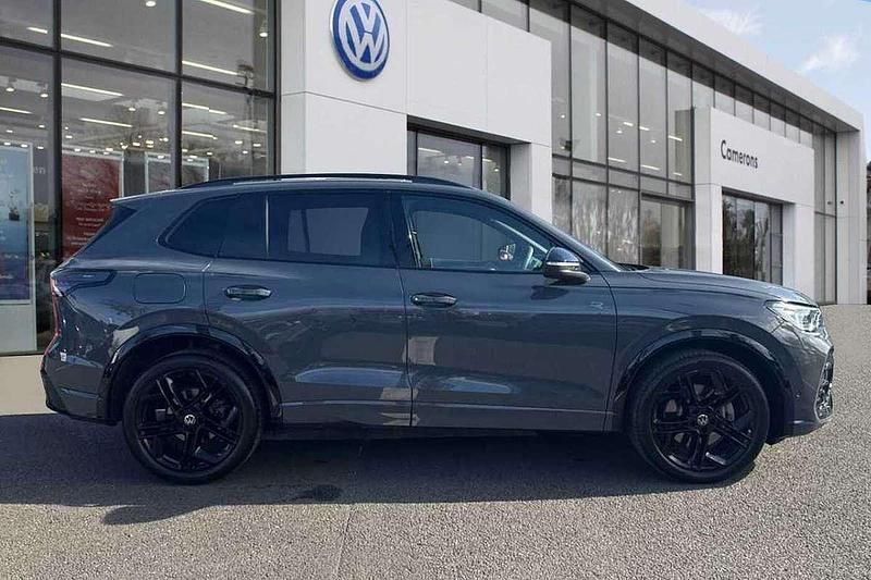Usado VW Tiguan R-line 150 HP (110 kW) 2025 Cinzento SUV