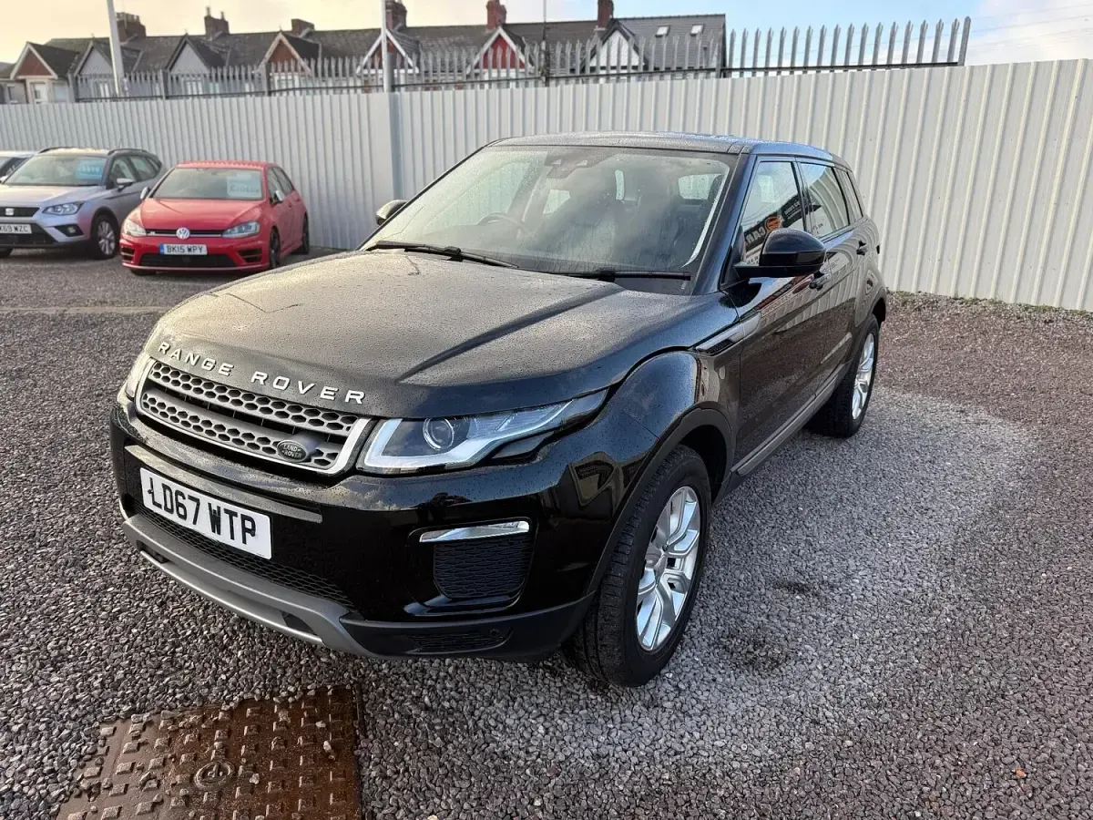 Used Land Rover Range Rover evoque SE 2018 Black Estate