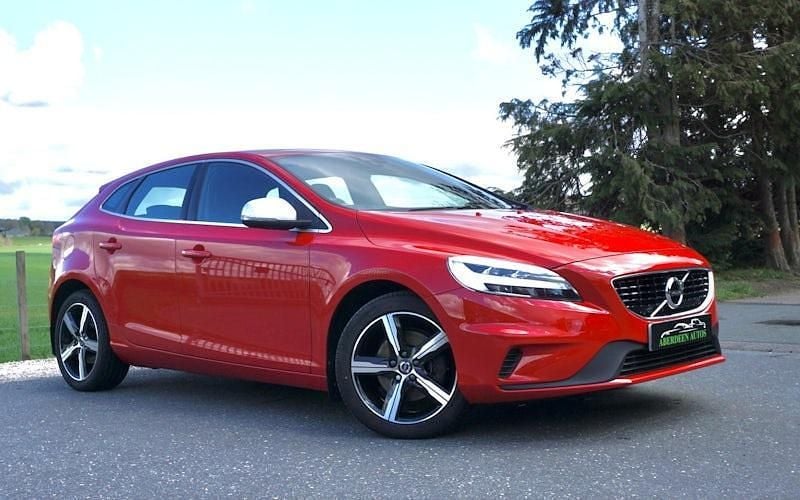 Second-hand Volvo V40 R-Design 122 CP (89 kW) 2019 Hatchback