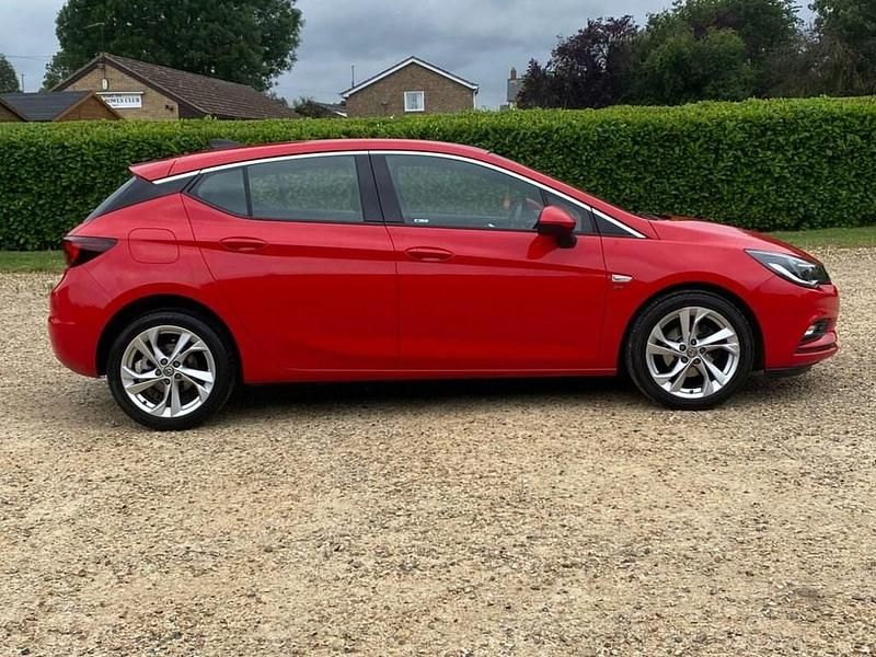 Used Vauxhall Astra SRi 150 HP (110 kW) 2016 Red Hatchback