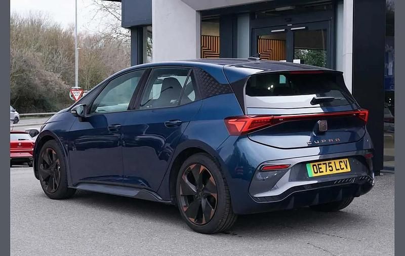 Ny Cupra Born e-Boost 169 kW (231 HK) 2025 Blå Halvkombi