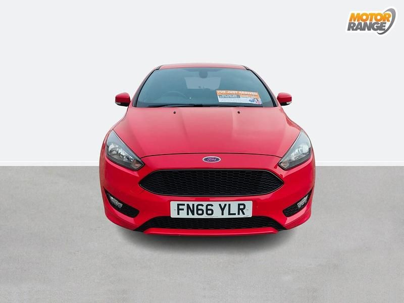 Used Ford Focus ST-Line 150 HP (110 kW) 2016 Red Hatchback