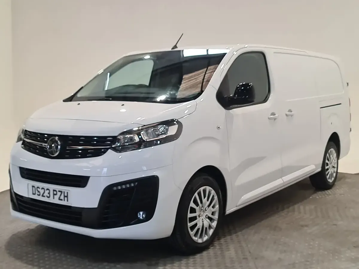 Used Vauxhall Vivaro 100 HP (73 kW) 2023 White MPV