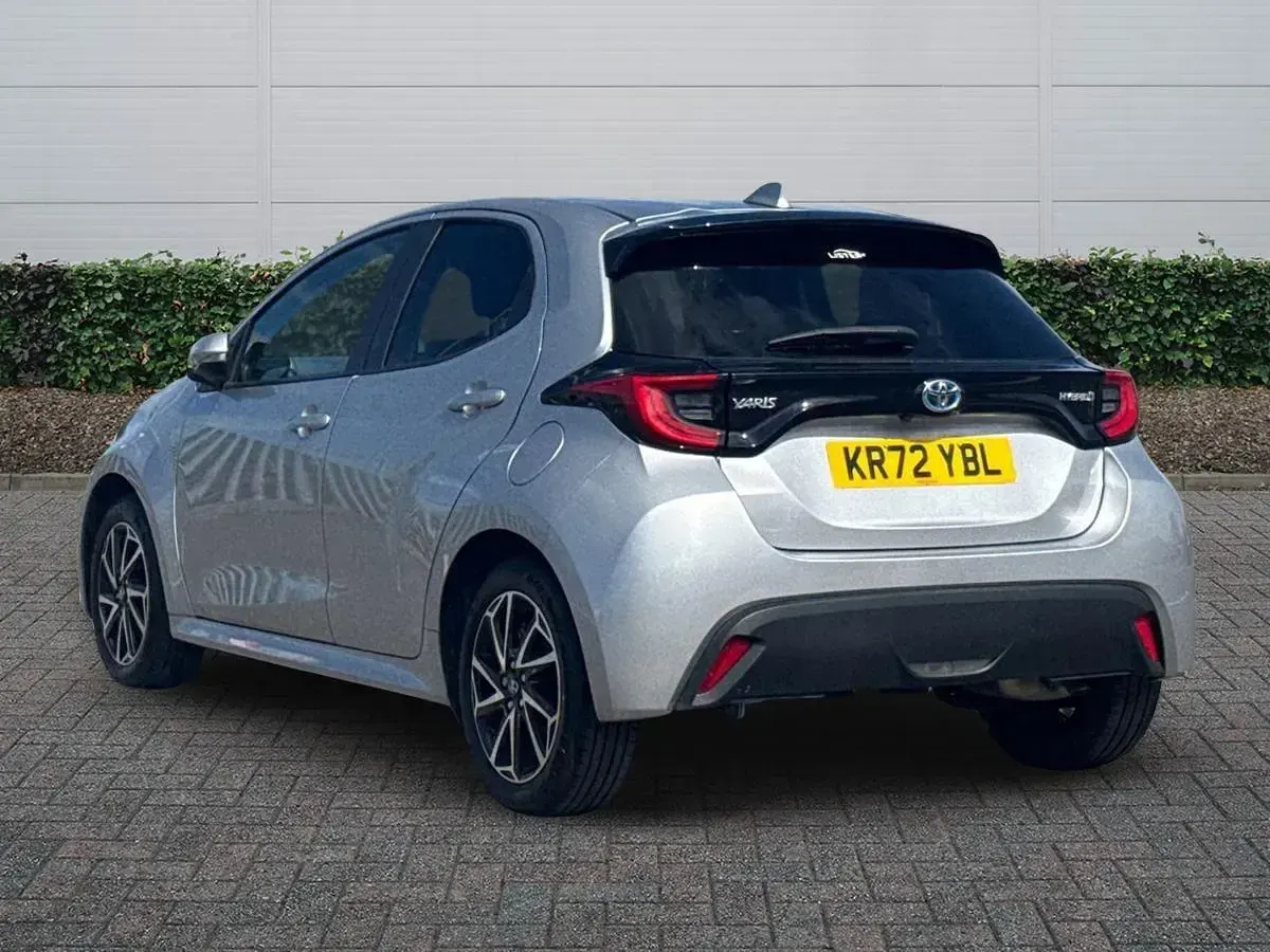 Used Toyota Yaris Design 116 HP (85 kW) 2023 Silver Hatchback