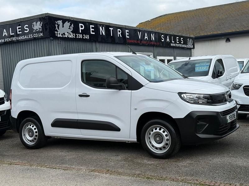 Used Vauxhall Combo 100 HP (73 kW) 2024 White MPV