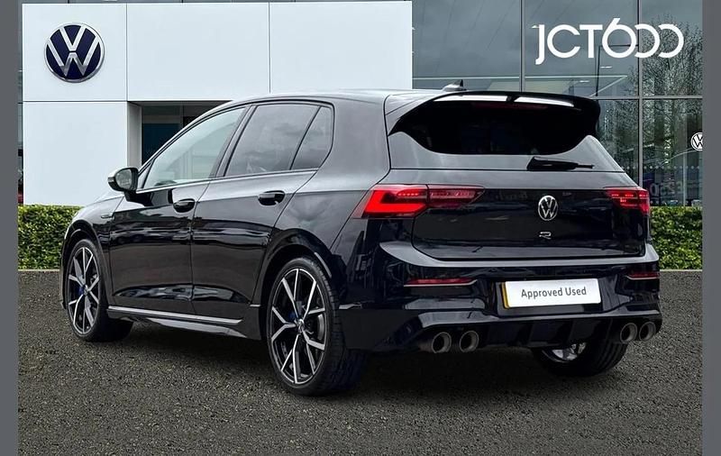 Second-hand VW Golf VIII R 315 CP (231 kW) 2023 Negru Hatchback