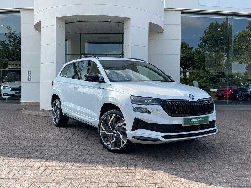 Moon white metallic Used 2022 Skoda Karoq SportLine SUV | £26,490 (A bit pricey) - Image 1/4