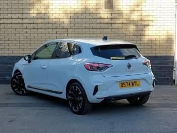 Used Renault Clio V Techno 90 HP (66 kW) 2024 White Hatchback