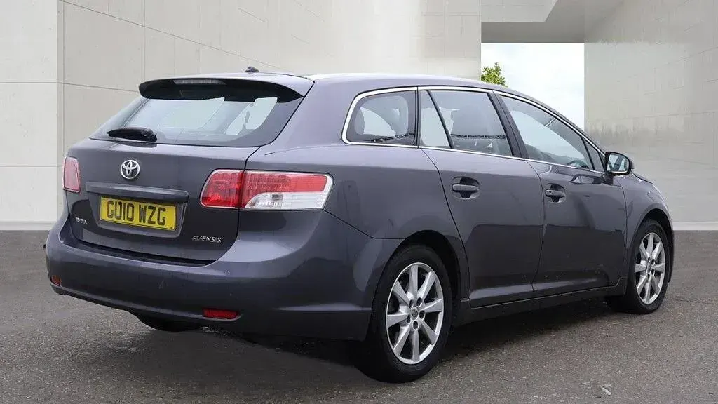 Used Toyota Avensis 147 HP (108 kW) 2010 Grey Estate