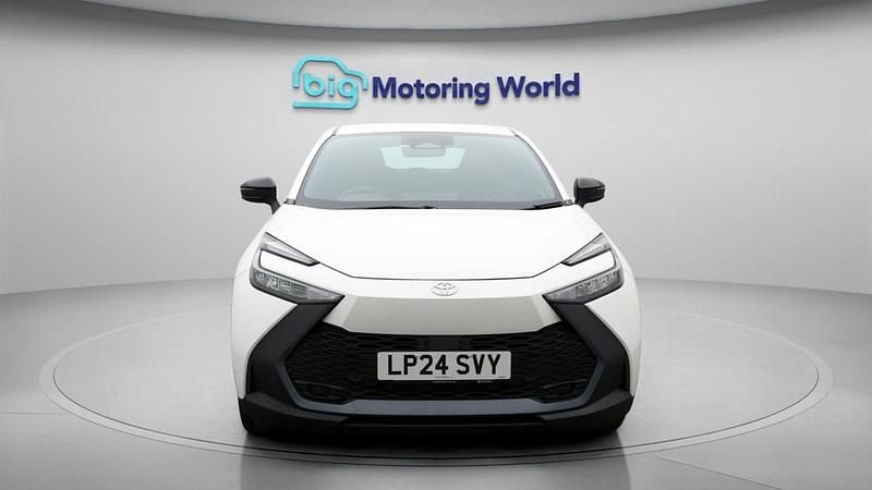 Used Toyota C-HR 138 HP (101 kW) 2024 White SUV