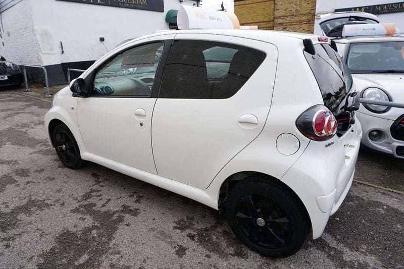 Used Toyota Aygo 2013 White Hatchback