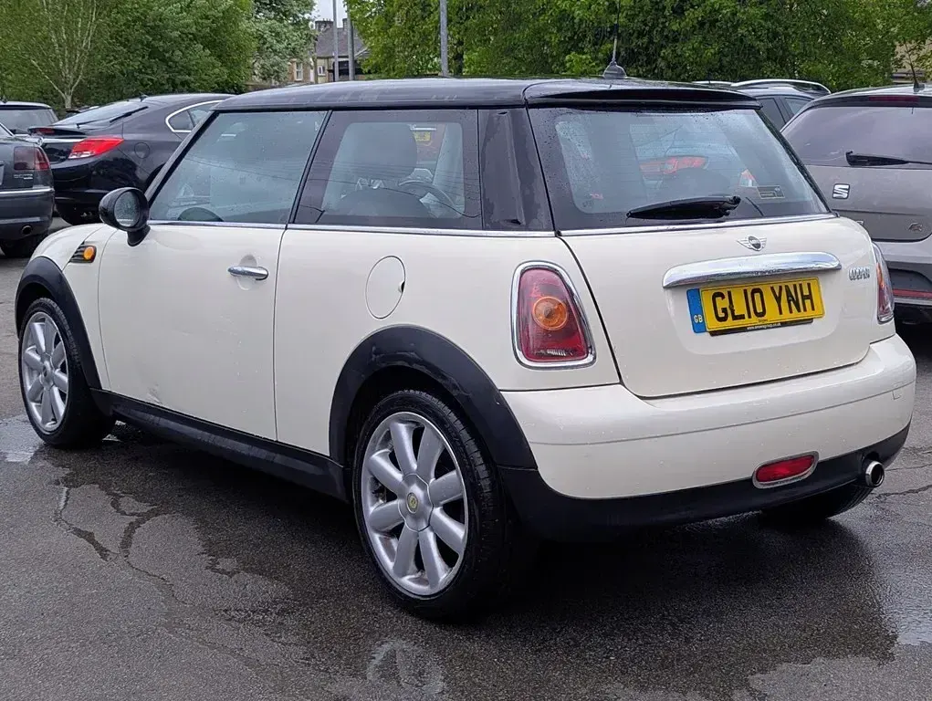 Used Mini Cooper Hatch 2010 White Hatchback