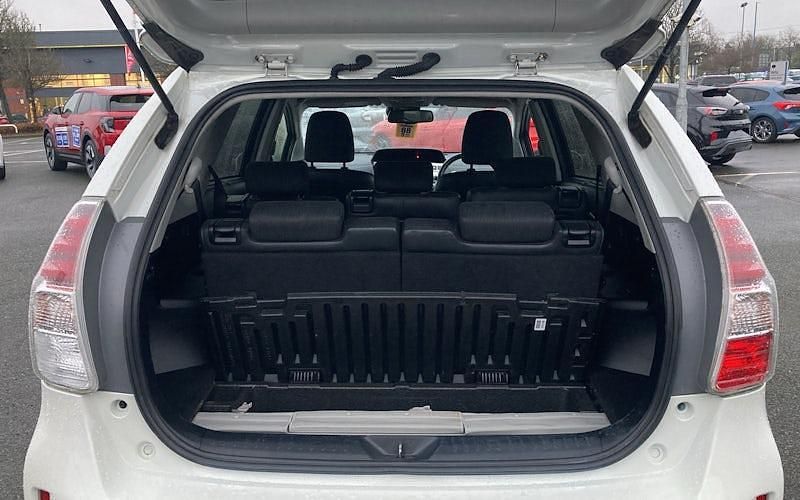 Used Toyota Prius+ 136 HP (100 kW) 2020 White MPV