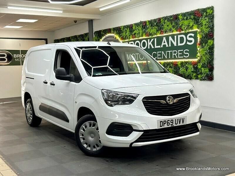 White Used 2019 Vauxhall Combo Sportive MPV | £9,485 (Fair price) - Image 1/3