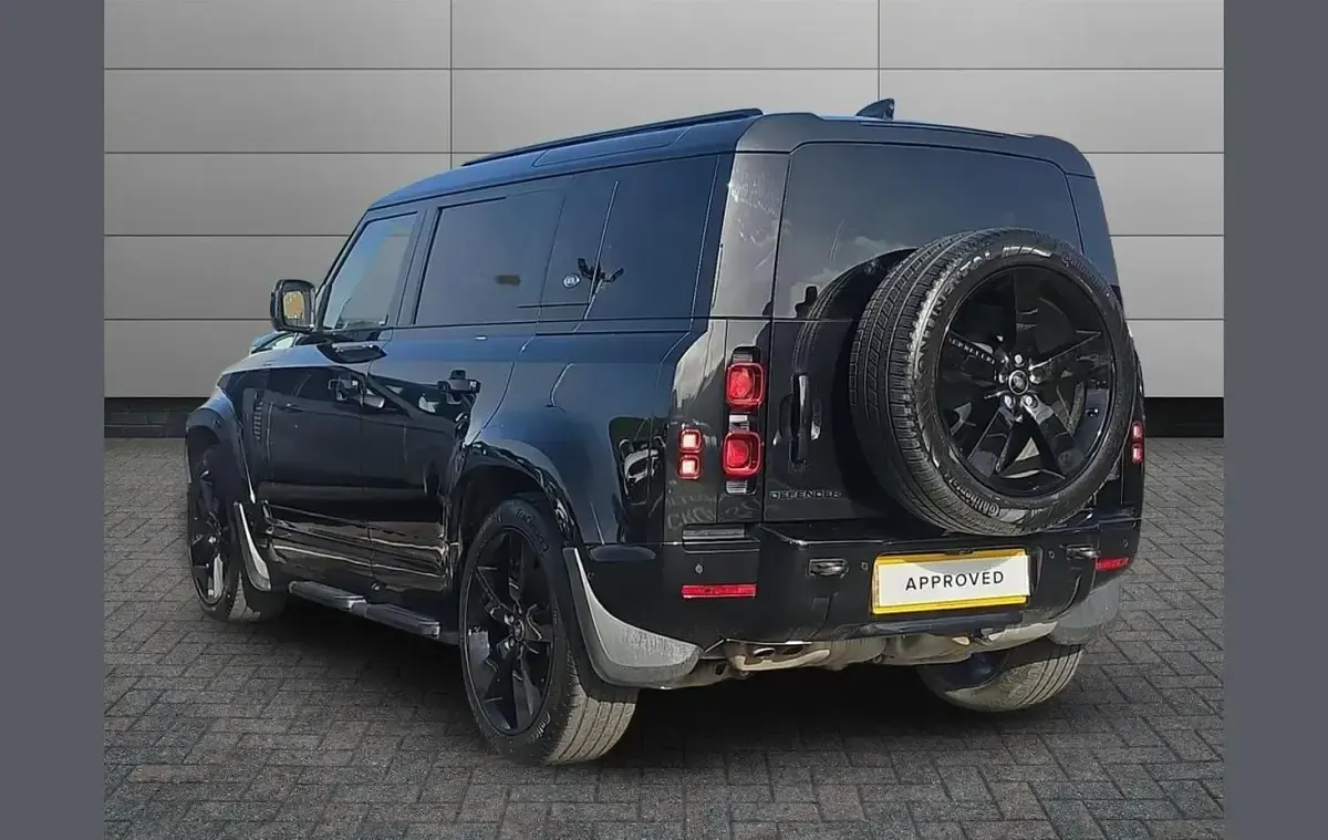 Used Land Rover Defender HSE Dynamic 296 HP (217 kW) 2023 Black SUV