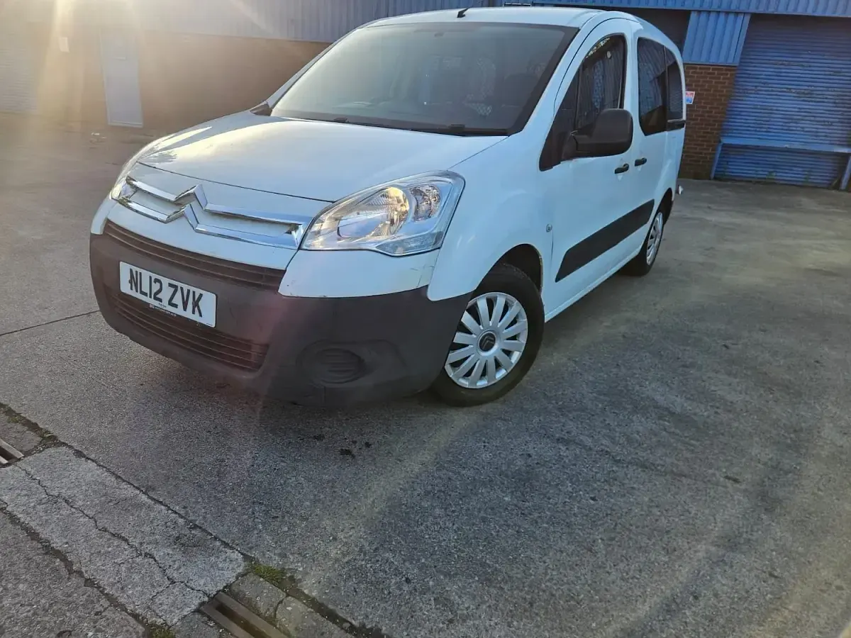 Used Citroën Berlingo 90 HP (66 kW) 2012 White MPV