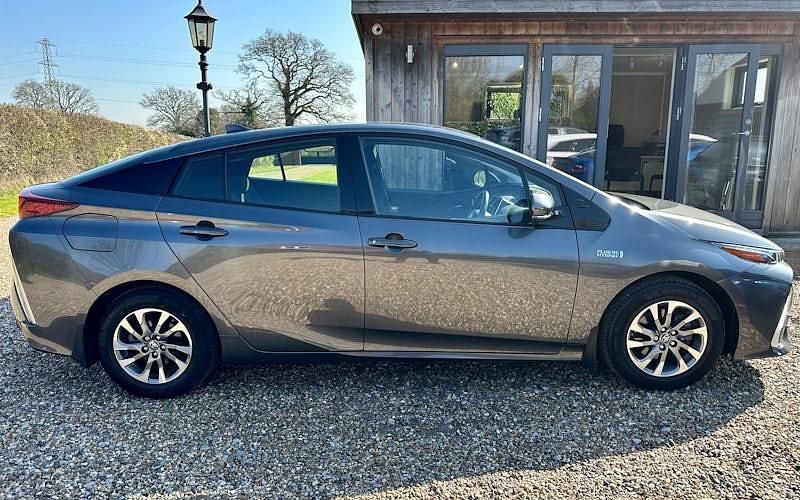 Used Toyota Prius Business Edition 122 HP (89 kW) 2020 Decuma grey Hatchback