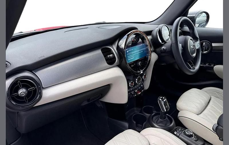 Begagnad Mini Cooper Exclusive 134 HK (98 kW) 2022 Röd Halvkombi