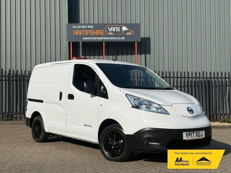 White Used 2017 Nissan e-NV200 Tekna Van | £5,743 (Fair price) - Image 1/4